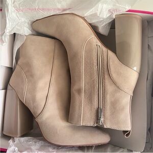 NIB Vince Camuto Enverna Block Heel Bootie Size 10